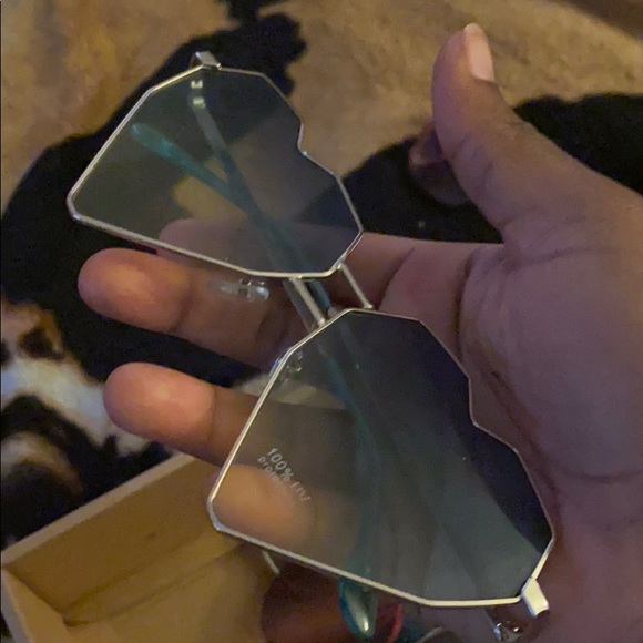 Shades - Picture 4 of 9